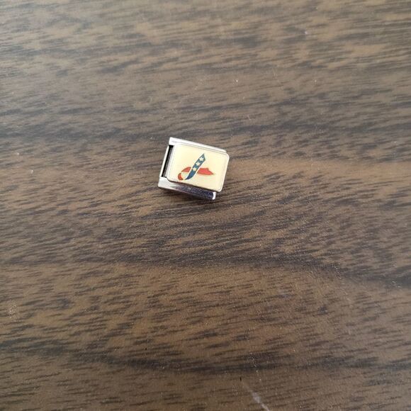 D'Linq charm  - Picture 1 of 2